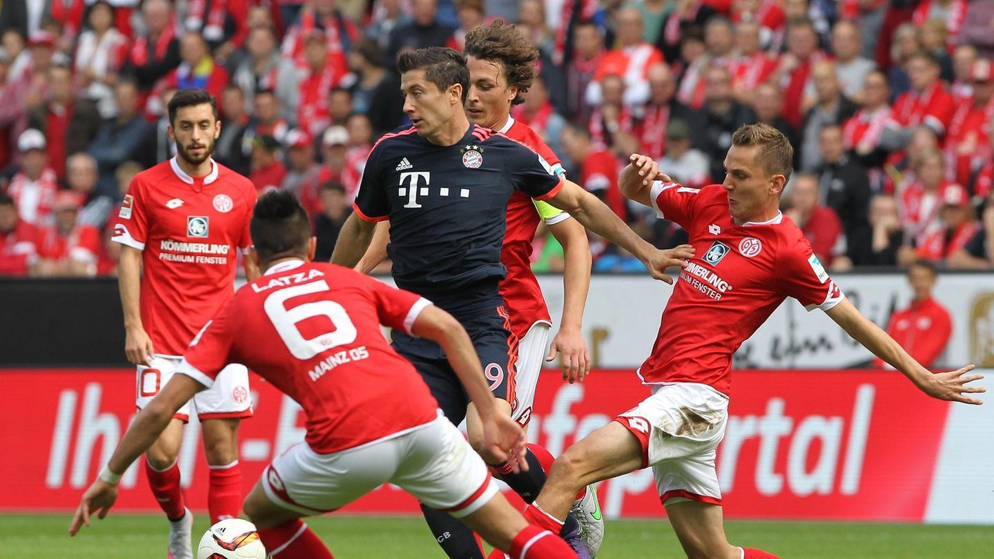 热议U22国足胜韩国：拜合拉木得看怎么用；韩国像大学生队（U22国足击败韩国引热议：拜合拉木用法成焦点，韩国踢得像大学生队）