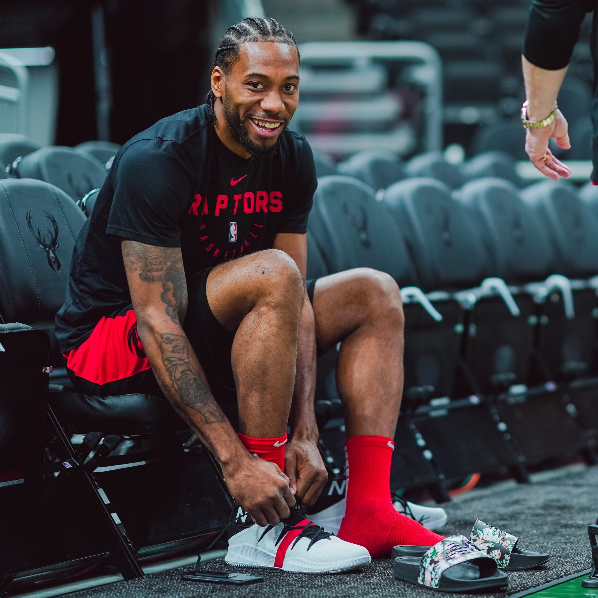 欧冠积分榜分析：各队晋级形势紧张,（欧冠形势盘点：出线之争愈演愈烈）