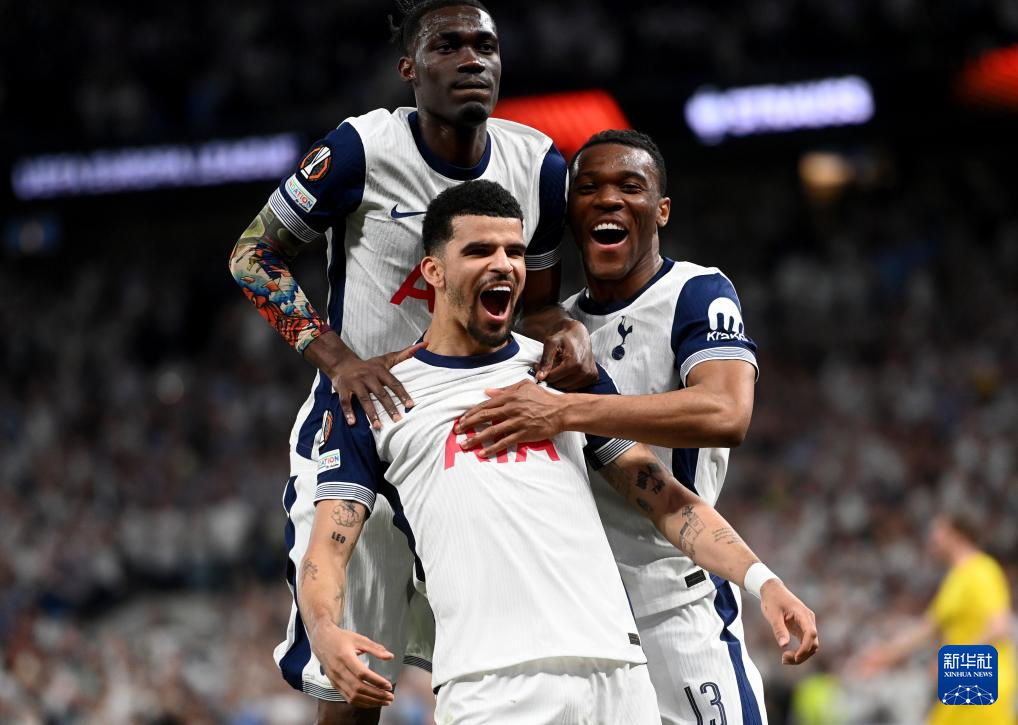 历史第三对组合！东契奇&里夫斯本赛季场均得分同时28+（史上第三组搭档！东契奇与里夫斯本季场均得分双双28+）