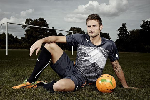 伊涅斯塔：佩德里不必成为我，希望他未来达到更高水平（伊涅斯塔：佩德里无需做我的翻版，期待他未来更上一层楼）