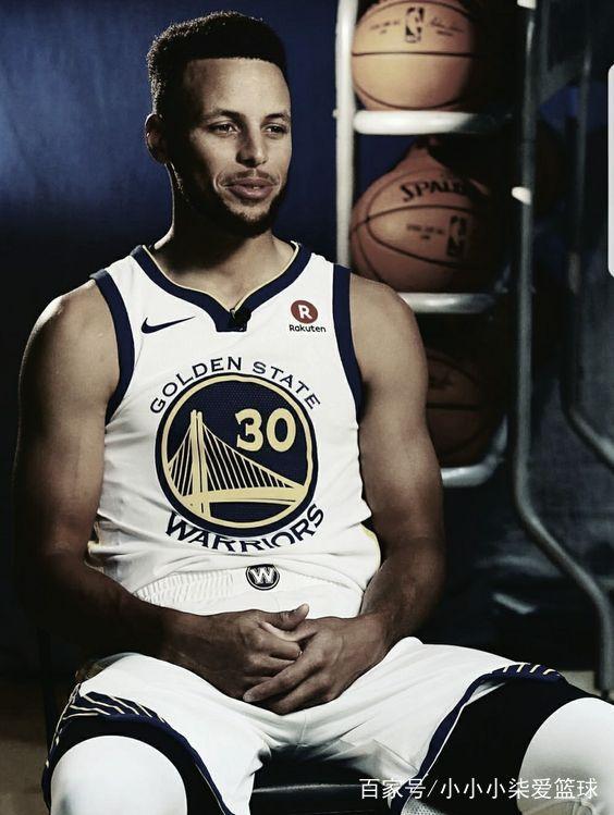 湖人官宣：里夫斯复出第2场左小腿酸痛退赛 三巨头合计缺席29场（湖人官方通报：里夫斯复出次战左小腿酸痛提前退场，三巨头总计缺席29场）