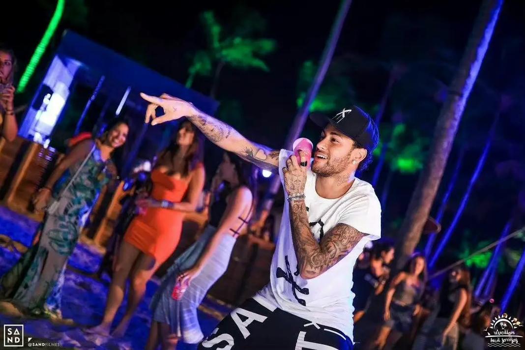 报价超十亿英镑，英媒：派拉蒙获得四年在英国的欧冠转播权（英媒：派拉蒙以超10亿英镑竞得英国欧冠四年转播权）