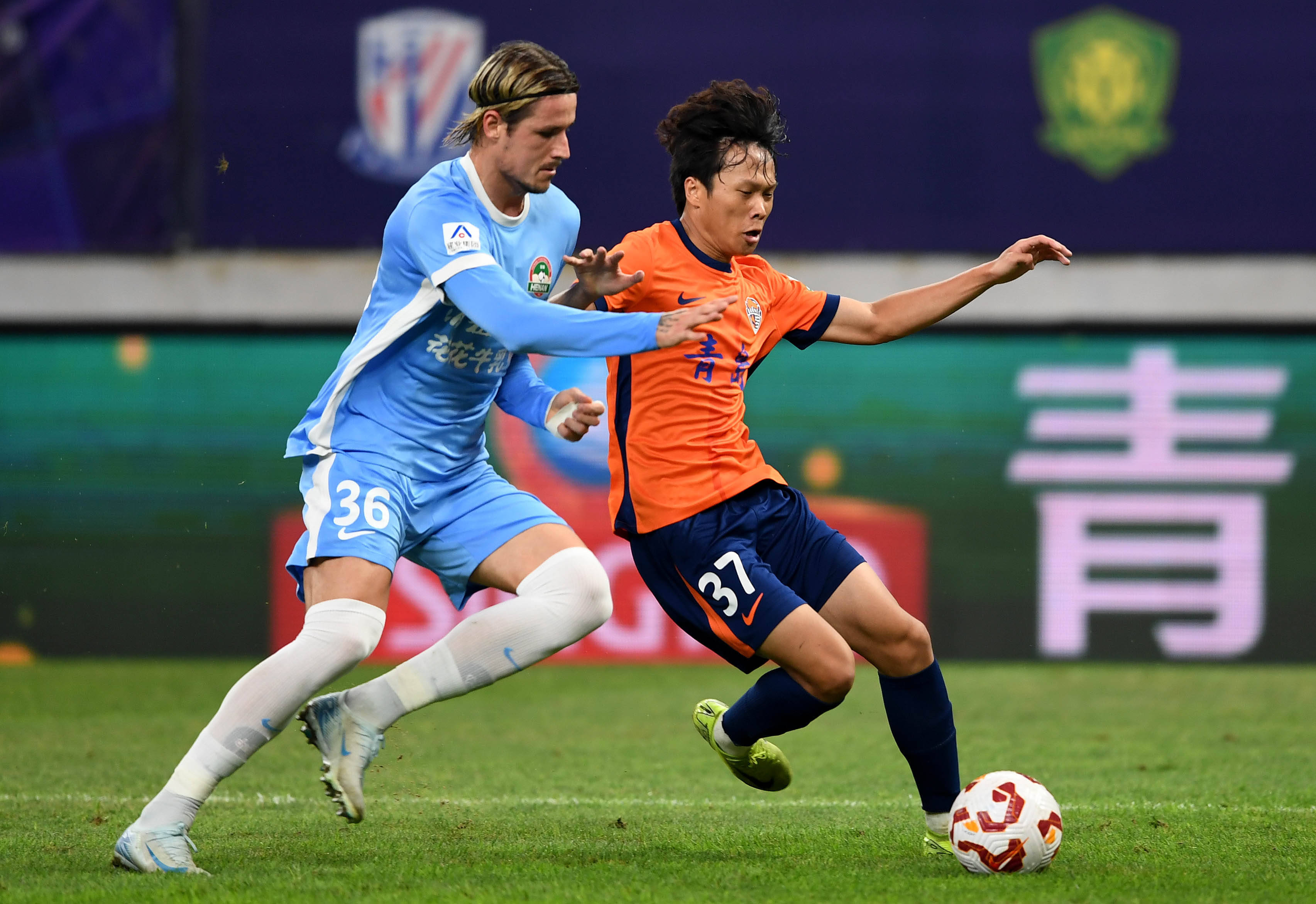 莱万西甲生涯进74球，同期单一联赛进球数仅次于哈兰德和凯恩（莱万西甲生涯斩获74球，同期单联赛进球仅逊哈兰德、凯恩）