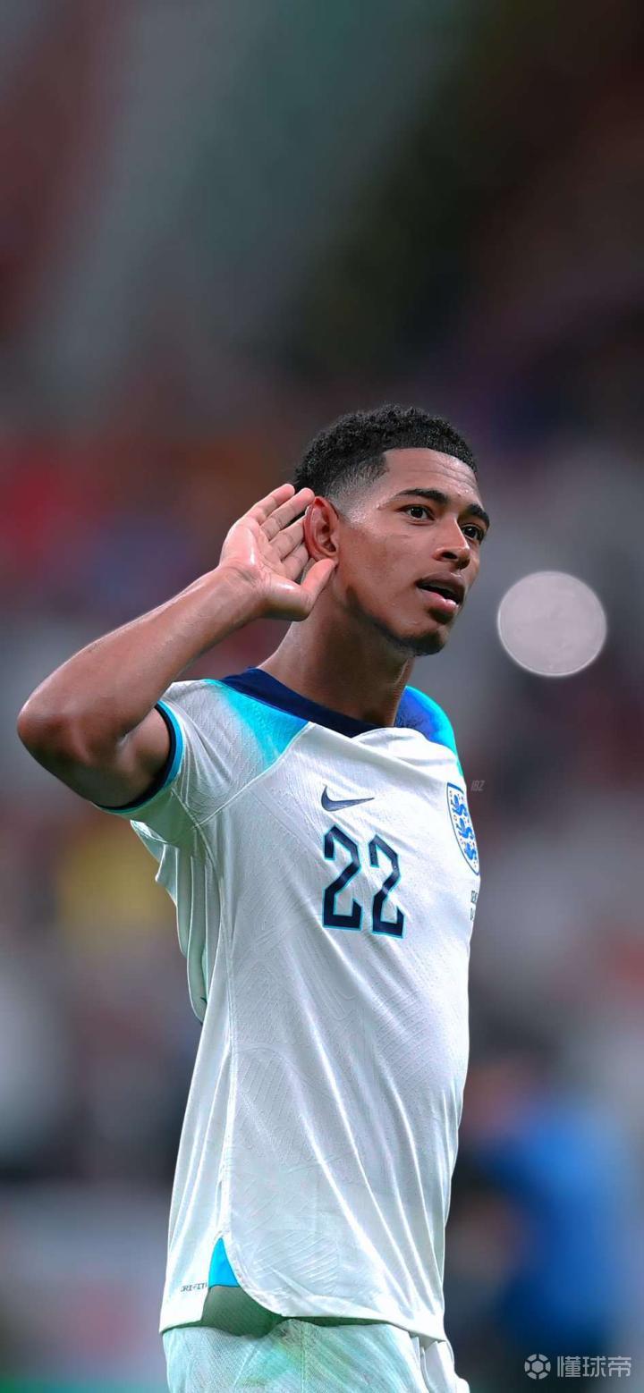 德媒：拜仁不会把16岁中卫基亚拉放走，他很快会签下一份长约（德媒：拜仁拒放16岁中卫基亚拉，续长约在即）