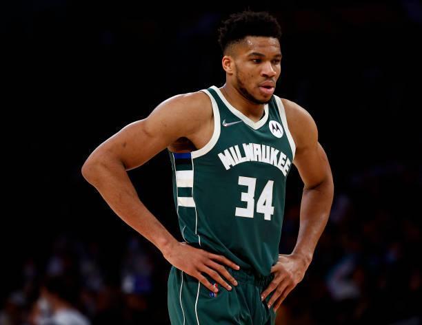 NBA球队战术解析：雄鹿防守策略调整,（NBA战术深析：雄鹿防守体系的调整与优化）