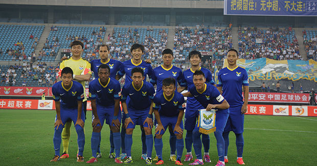 球队把对手三分线完全锁死（球队彻底封锁对手三分火力）