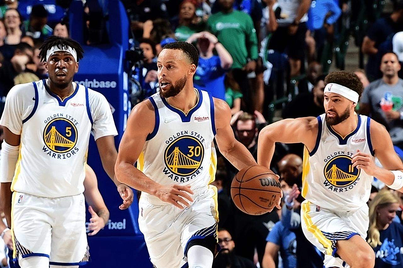 绿茵场上的百年世仇，皇马与巴萨，一场足球背后的政治战争（皇马与巴萨：百年宿敌，球场之外的政治角力）