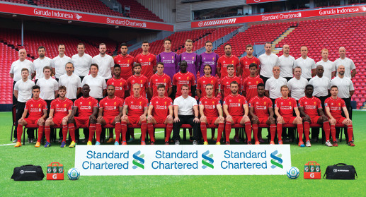 😎这人谁啊（摘掉墨镜）🥺号召力这么强！（这位是谁？摘下墨镜一看，号召力爆棚！）