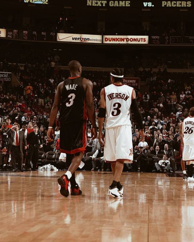 奋力反击！里萨谢三分穿针 老鹰回敬12-2的攻击波迫近比分（里萨谢三分命中点燃反扑 老鹰打出12-2攻势逼近比分）