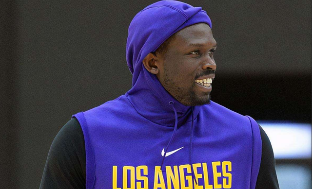 CBA战报：米奇23分15板，青岛97-79轻取新疆（CBA快讯：米奇23分15篮板，青岛97-79击败新疆）