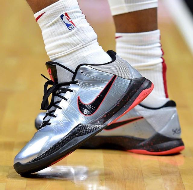 埃迪-豪：作为一名足球运动员，伊萨克是不可思议的（埃迪·豪：伊萨克是一名令人难以置信的球员）