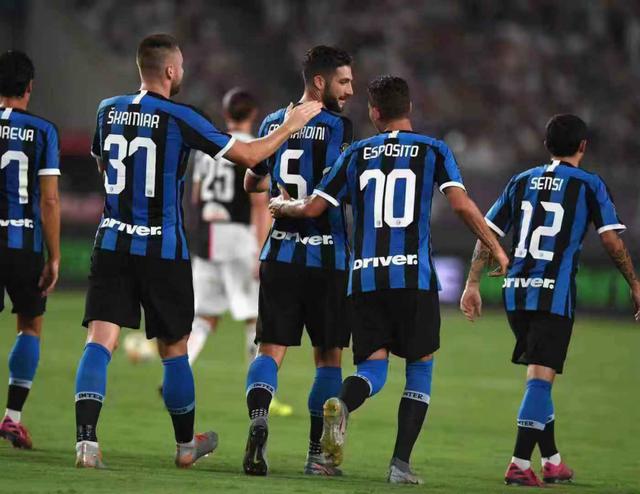 空砍大号两双！浓眉全场28投16中得到35分17篮板（浓眉28投16中轰下35分17篮板，豪取大号两双却无奈空砍）