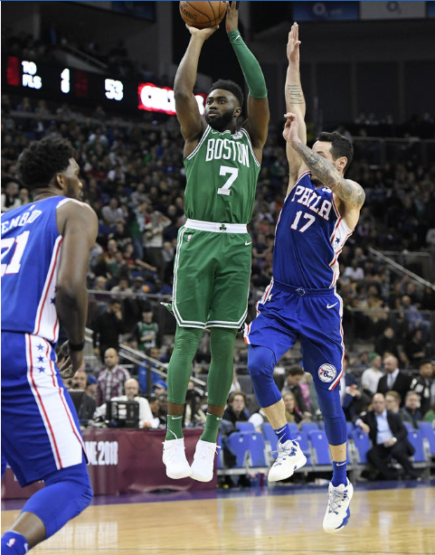 ATP以辛卡强强对话结束2025赛季，辛纳一战追平六位网坛传奇纪录（ATP 2025赛季收官上演辛卡巅峰对决，辛纳一战追平六位网坛传奇纪录）