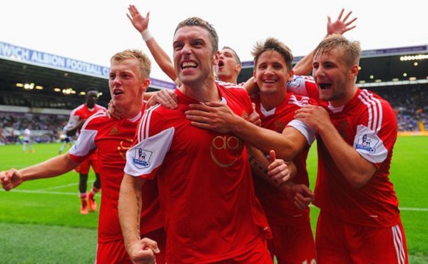 曼联旧将梅开二度：欧冠导演逆袭好戏，20场造17球太犀利（前曼联球员双响助欧冠逆袭，20战造17球火力爆棚）