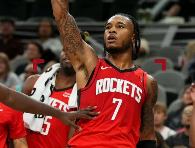 字母哥伤退，雄鹿完成18分大逆转，打赢东部第一活塞（字母哥受伤退赛，雄鹿上演18分翻盘好戏，力克东部榜首活塞）