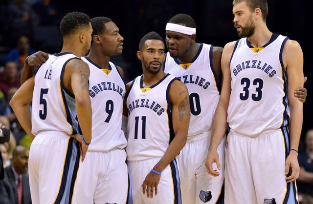 4-0！林诗栋晋级决赛对阵张本智和，向鹏输球，却收获更多加油声（4-0横扫！林诗栋闯入决赛将战张本智和，向鹏虽败收获更多喝彩）