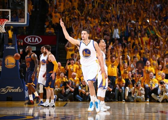 体图：阿方索-戴维斯与拜仁关于伤后薪资支付问题发生争议（体图：戴维斯与拜仁就伤停期间薪资支付产生分歧）