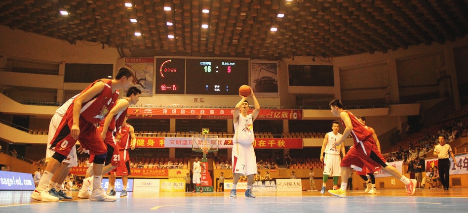 澳超半场：双方均破门乏术，麦克阿瑟FC暂0-0珀斯光荣（澳超半场：麦克阿瑟FC与珀斯光荣互交白卷，比分0-0）